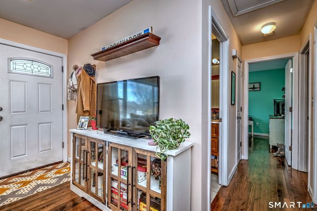 46 Aircraft Road, West Haven, CT 06516