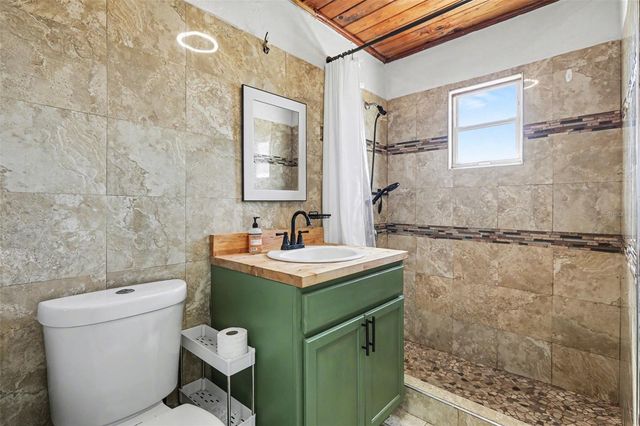 220 6TH AVENUE SW, Ruskin, FL 33570