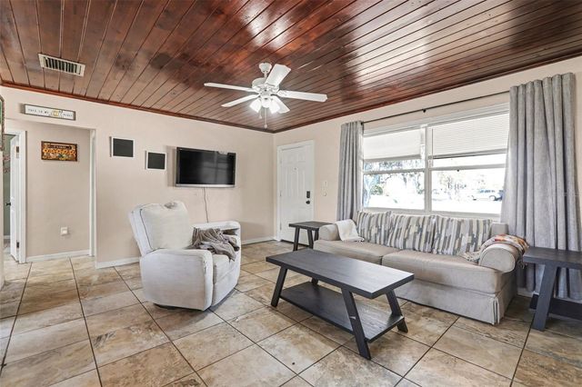 220 6TH AVENUE SW, Ruskin, FL 33570