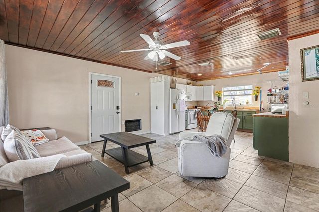 220 6TH AVENUE SW, Ruskin, FL 33570