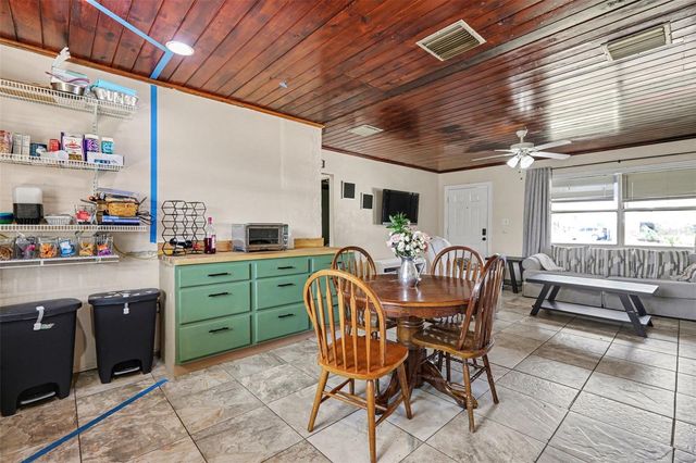 220 6TH AVENUE SW, Ruskin, FL 33570