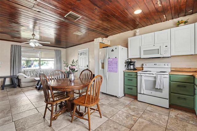 220 6TH AVENUE SW, Ruskin, FL 33570