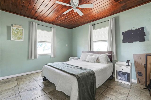 220 6TH AVENUE SW, Ruskin, FL 33570