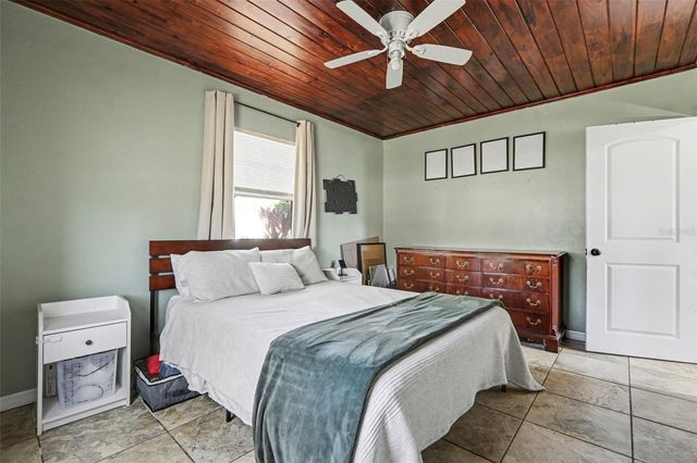 220 6TH AVENUE SW, Ruskin, FL 33570