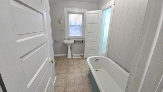 701 E 5th Street N, Newton, IA 50208