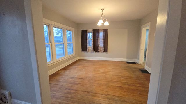 701 E 5th Street N, Newton, IA 50208