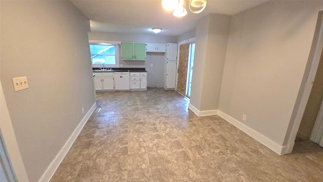 701 E 5th Street N, Newton, IA 50208