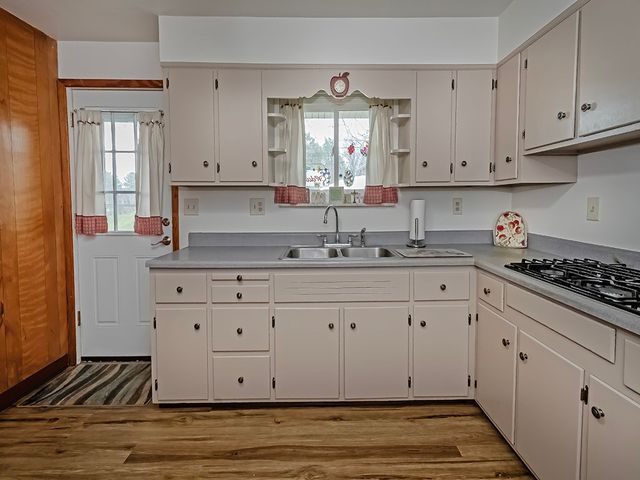 1 Westwood Drive, Hempfield Twp, PA 15644