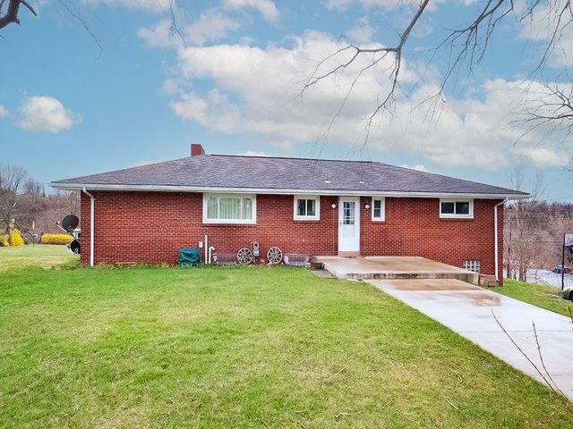 1 Westwood Drive, Hempfield Twp, PA 15644