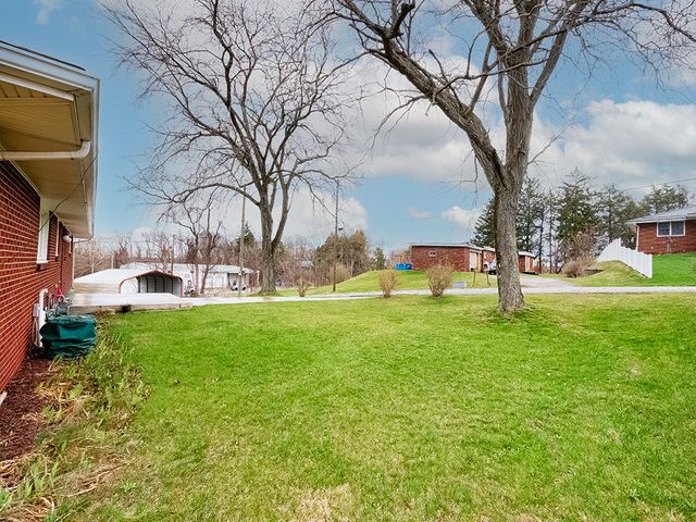 1 Westwood Drive, Hempfield Twp, PA 15644