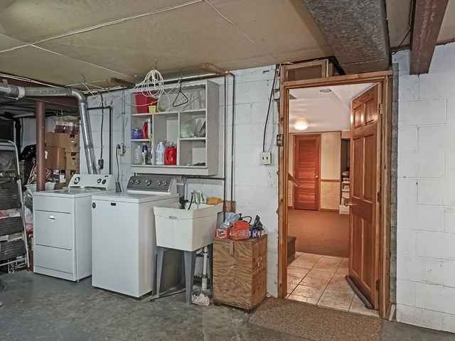 1 Westwood Drive, Hempfield Twp, PA 15644