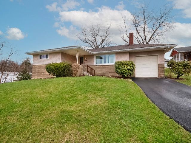 1 Westwood Drive, Hempfield Twp, PA 15644