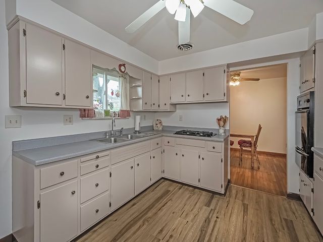 1 Westwood Drive, Hempfield Twp, PA 15644