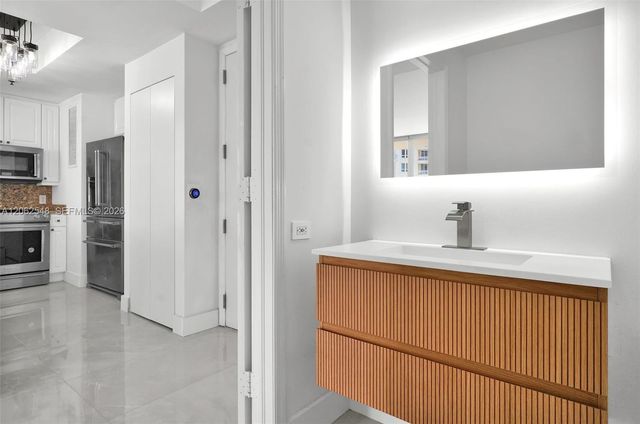808 Brickell Key Dr 3007, Miami, FL 33131