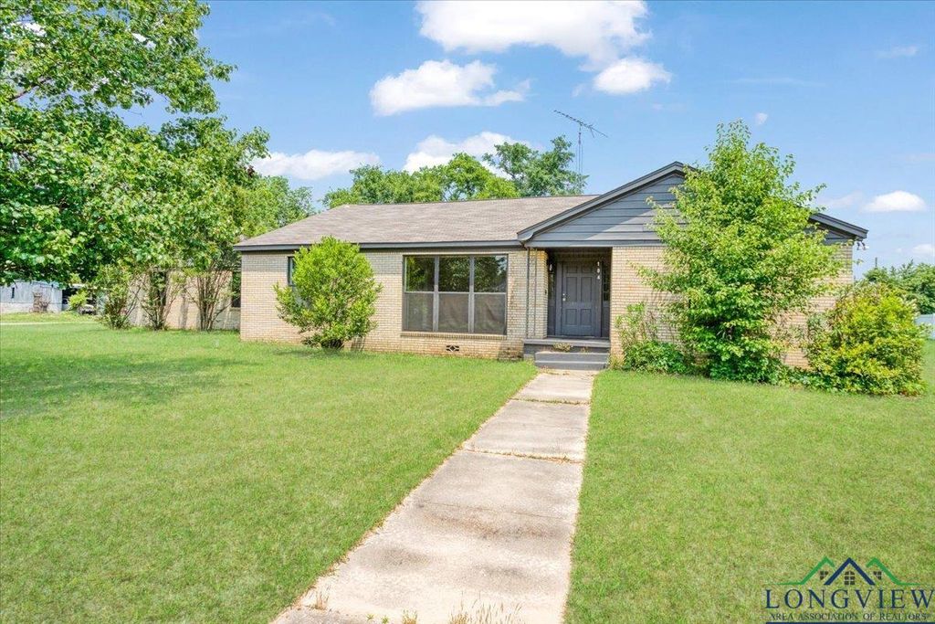 104 Mackinnon, Mount Pleasant, TX 75455