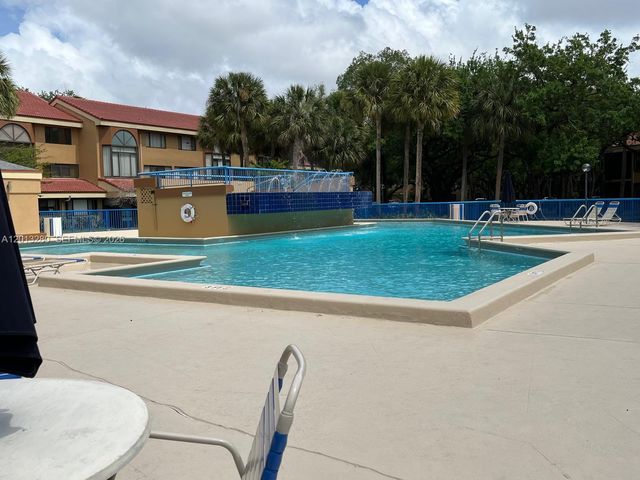 15533 N Miami Lakeway N 201, Miami Lakes, FL 33014
