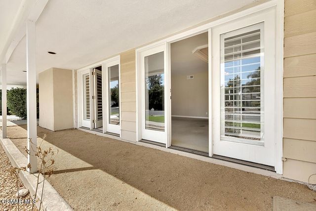 20325 Hiawatha Street, Chatsworth, CA 91311