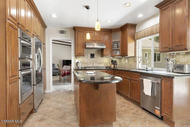 20325 Hiawatha Street, Chatsworth, CA 91311