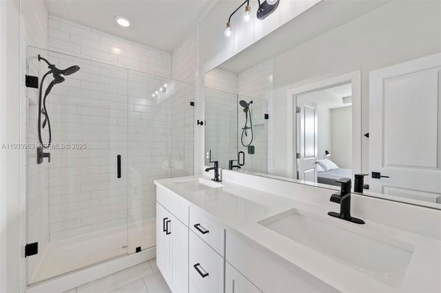 5180 Eucalyptus Dr 2, Hollywood, FL 33021