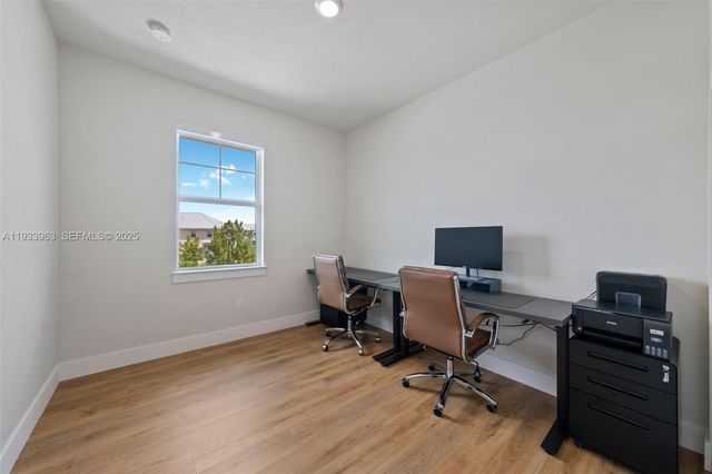 5180 Eucalyptus Dr 2, Hollywood, FL 33021