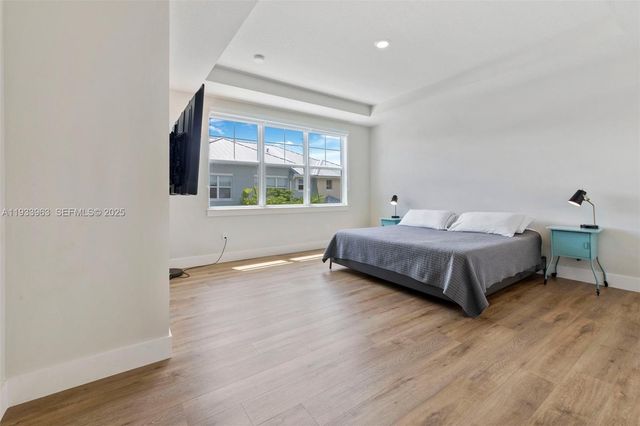 5180 Eucalyptus Dr 2, Hollywood, FL 33021