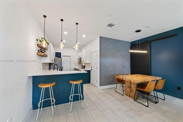 5180 Eucalyptus Dr 2, Hollywood, FL 33021