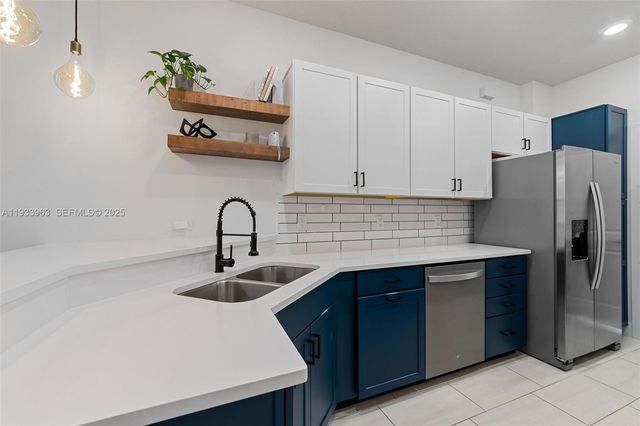 5180 Eucalyptus Dr 2, Hollywood, FL 33021