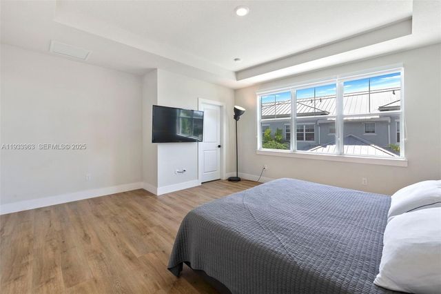 5180 Eucalyptus Dr 2, Hollywood, FL 33021