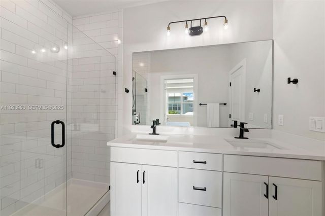 5180 Eucalyptus Dr 2, Hollywood, FL 33021