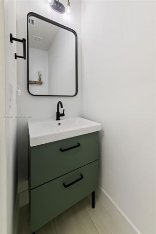 5180 Eucalyptus Dr 2, Hollywood, FL 33021