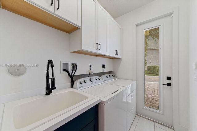 5180 Eucalyptus Dr 2, Hollywood, FL 33021