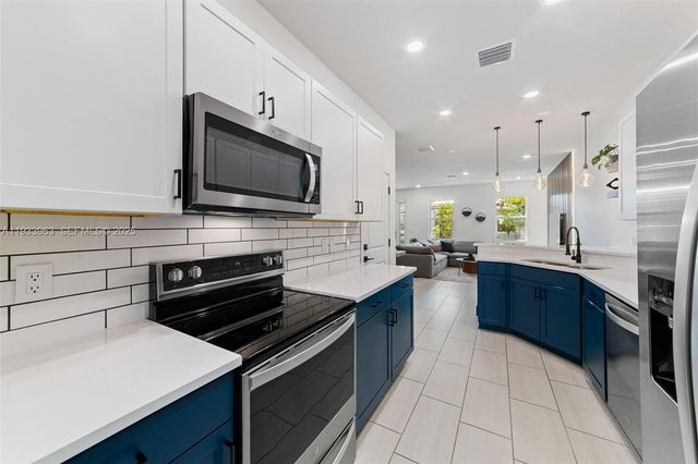 5180 Eucalyptus Dr 2, Hollywood, FL 33021