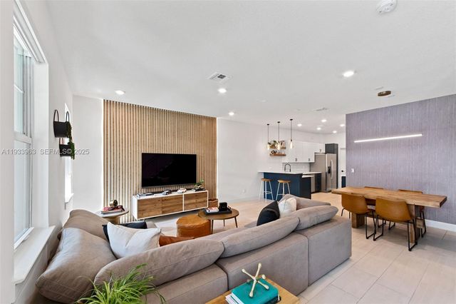 5180 Eucalyptus Dr 2, Hollywood, FL 33021