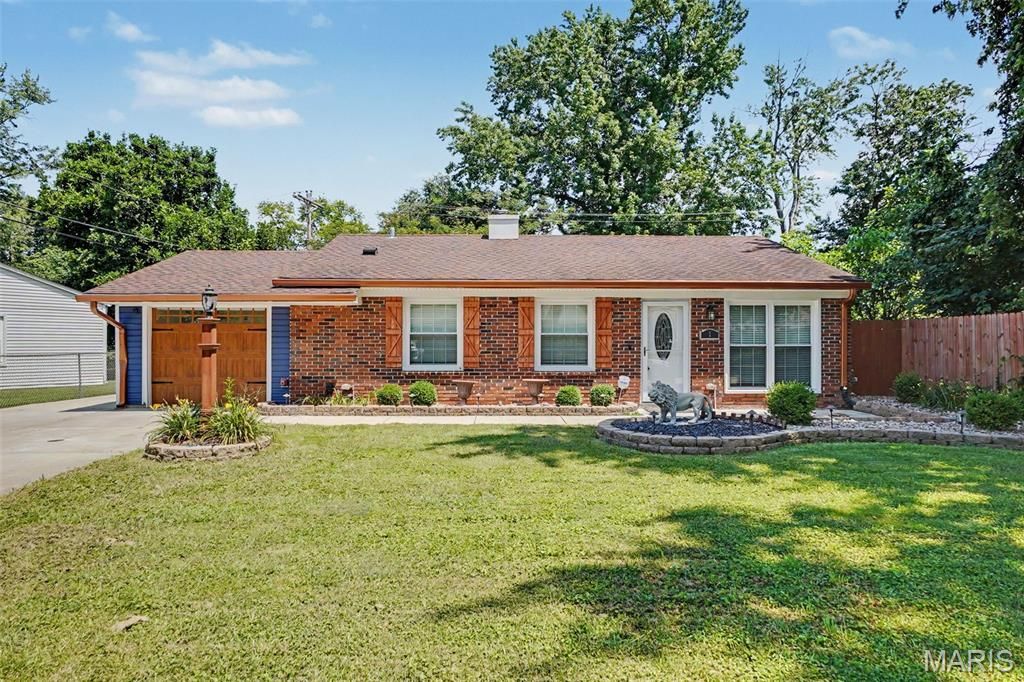 1 Bluegrass Lane, St Peters, MO 63376