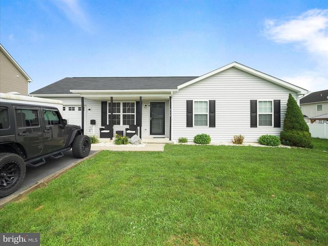 319 DINALI DR, Martinsburg, WV 25403