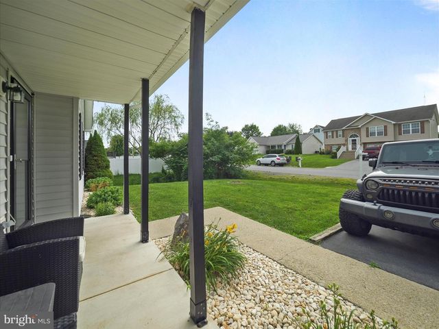 319 DINALI DR, Martinsburg, WV 25403
