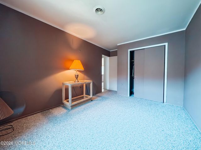 7 Pavilion Street, Toms River, NJ 08757