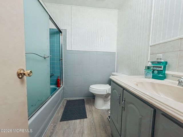 7 Pavilion Street, Toms River, NJ 08757