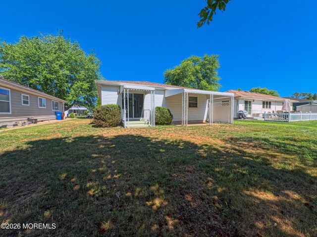 7 Pavilion Street, Toms River, NJ 08757