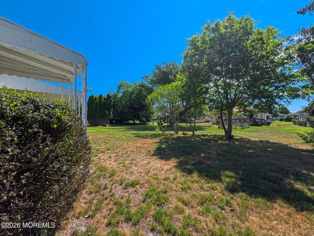 7 Pavilion Street, Toms River, NJ 08757