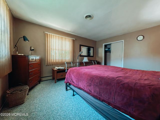 7 Pavilion Street, Toms River, NJ 08757