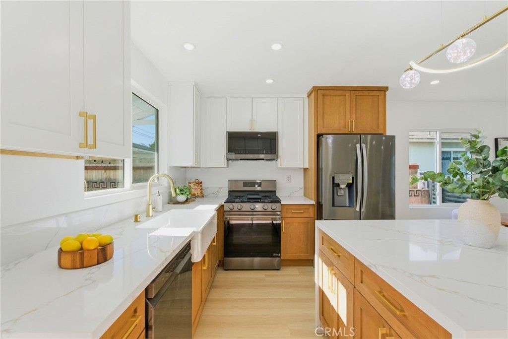 Image 10 of property listing at 3516 Roxanne Avenue, Long Beach, CA 90808