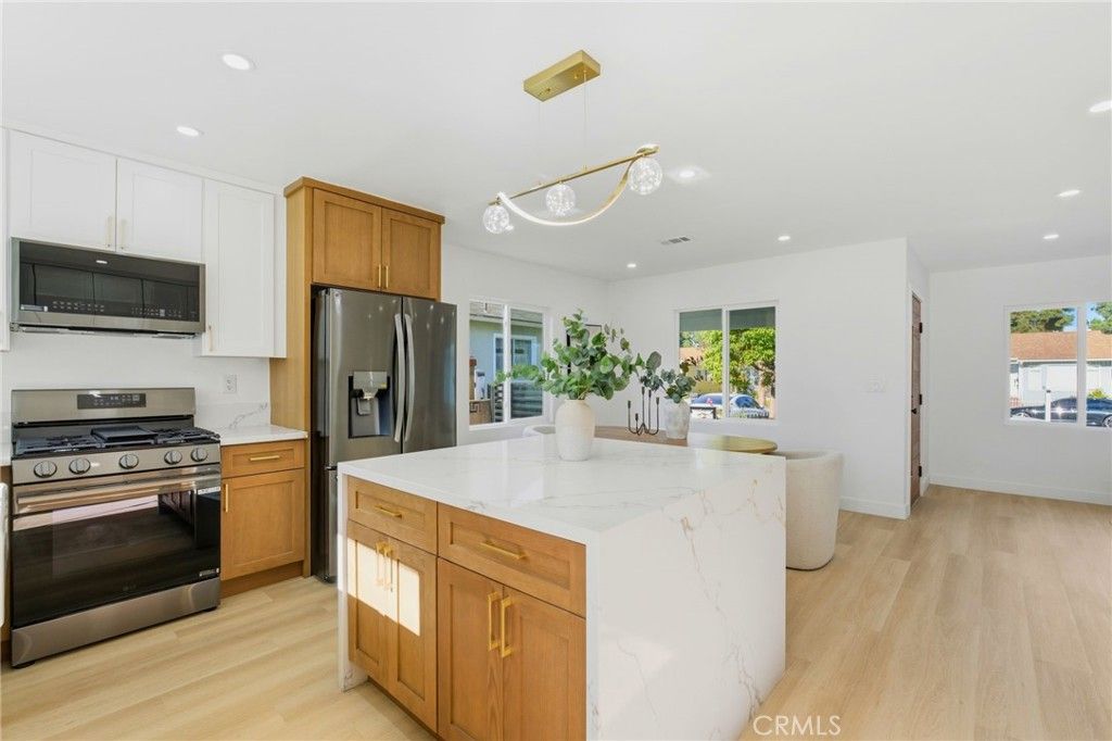 Image 11 of property listing at 3516 Roxanne Avenue, Long Beach, CA 90808