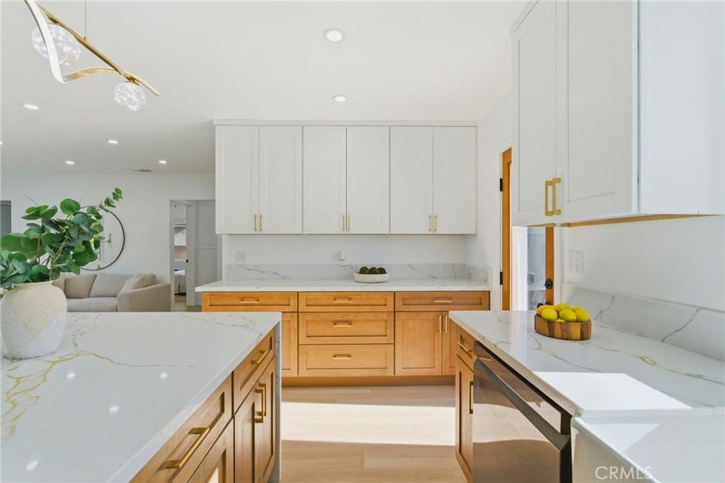 Image 12 of property listing at 3516 Roxanne Avenue, Long Beach, CA 90808