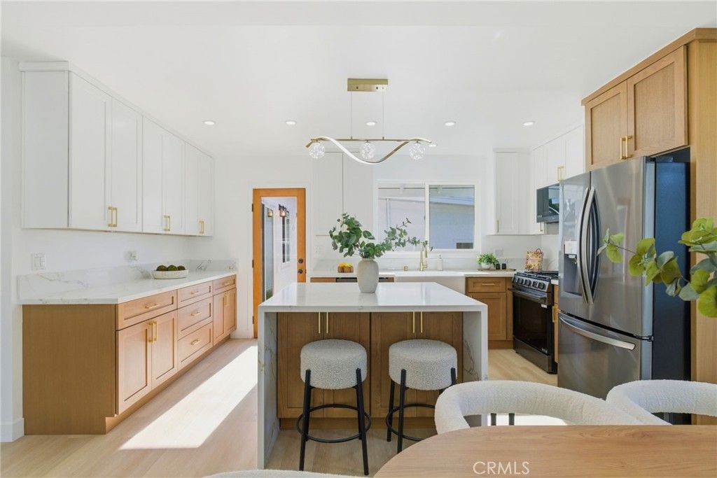 Image 13 of property listing at 3516 Roxanne Avenue, Long Beach, CA 90808