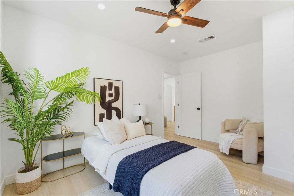 Image 14 of property listing at 3516 Roxanne Avenue, Long Beach, CA 90808