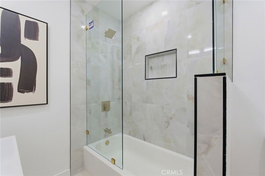 Image 18 of property listing at 3516 Roxanne Avenue, Long Beach, CA 90808