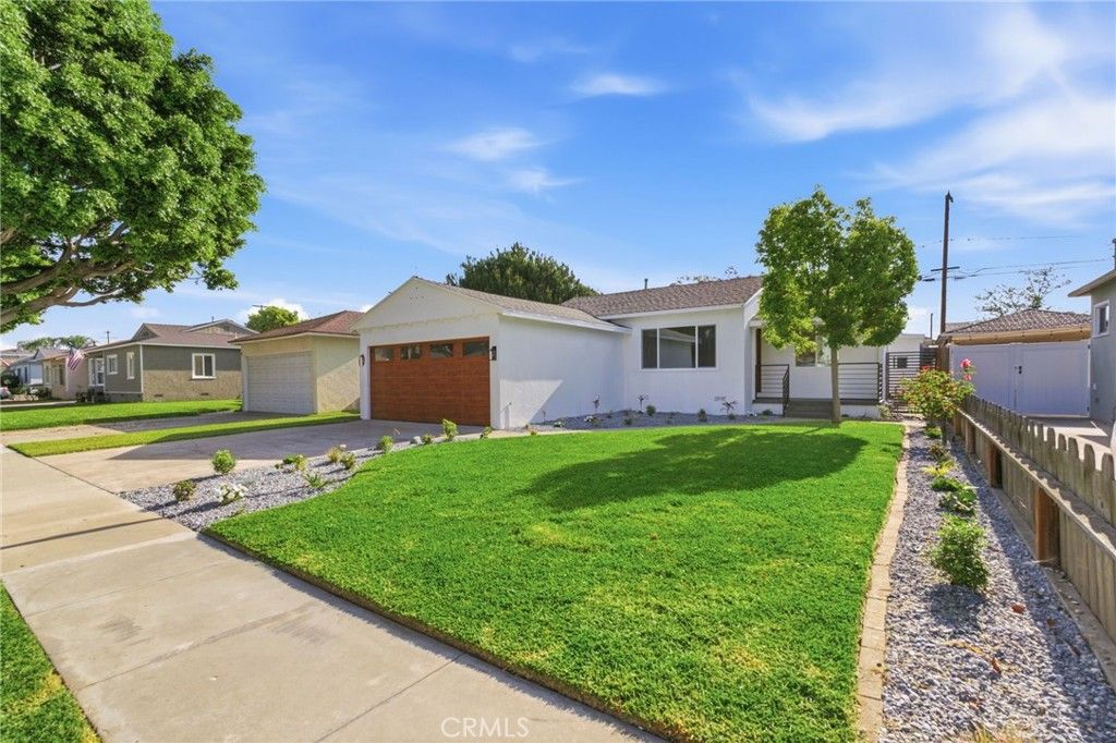 Image 2 of property listing at 3516 Roxanne Avenue, Long Beach, CA 90808