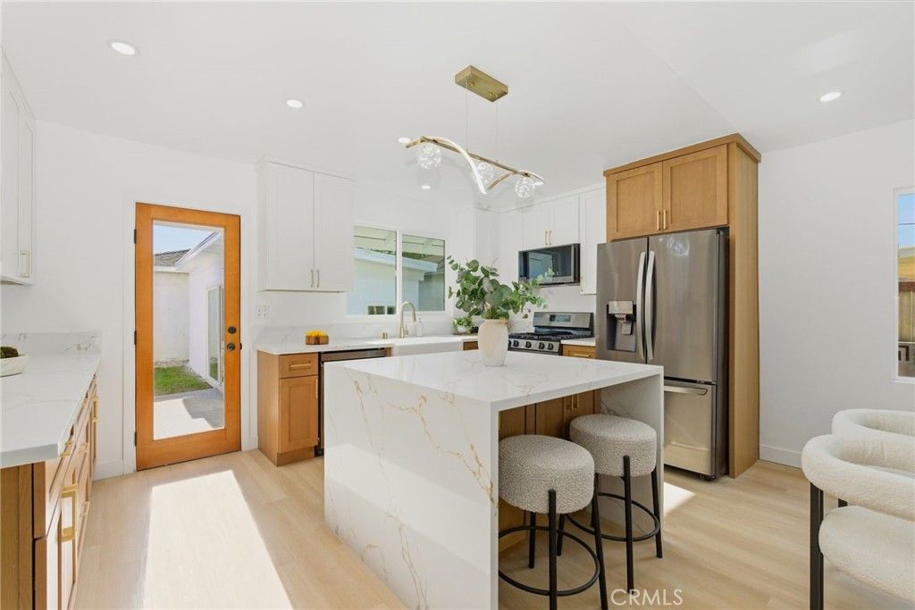 Image 9 of property listing at 3516 Roxanne Avenue, Long Beach, CA 90808