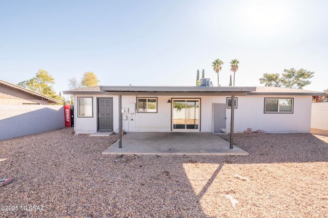8415 E Calexico Street, Tucson, AZ 85730